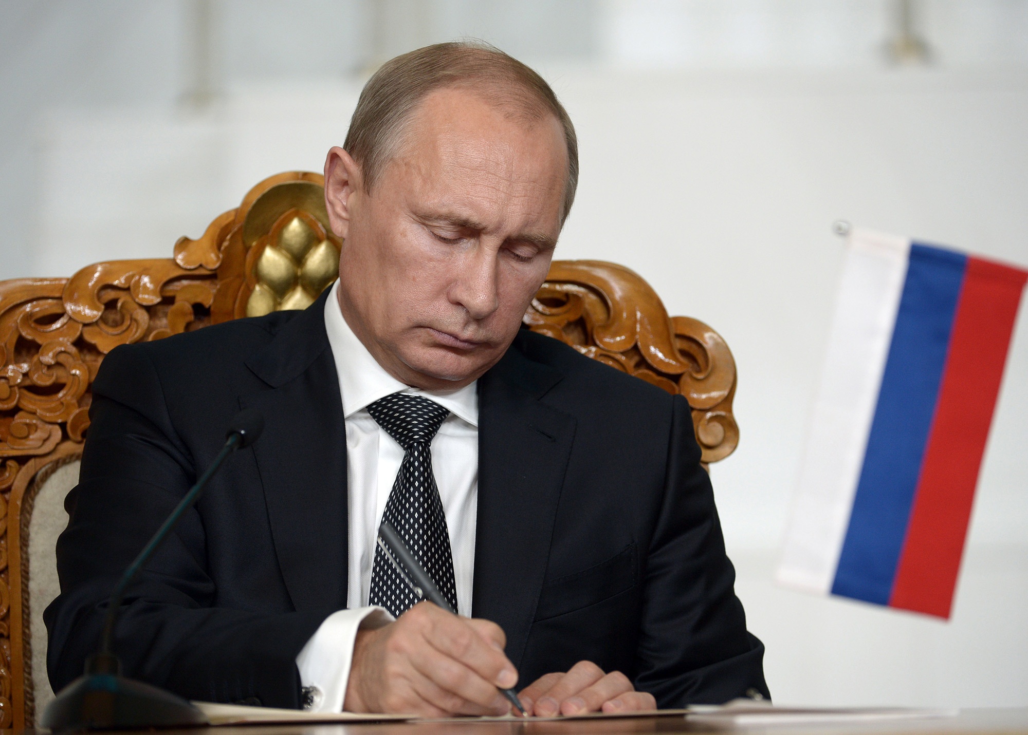 Президент Путин удивился росту цен на жилье и поручил разобраться и прекратить